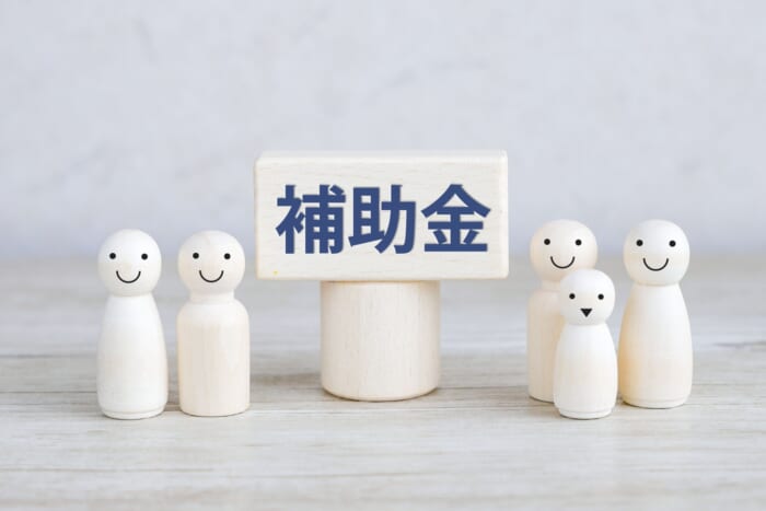 栃木県が個人向けに実施している住宅補助金の対象者をイメージした木の人形